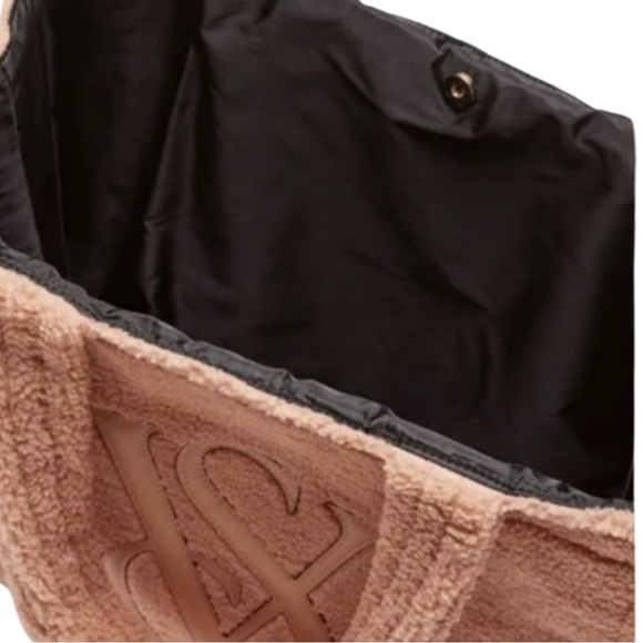 VICTORIAS SECRET COZY PLUSH FAUX FLEECE SHERPA TOTE BAG NWT - Picture 5 of 7